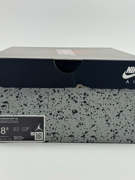 Athletic_Shoes